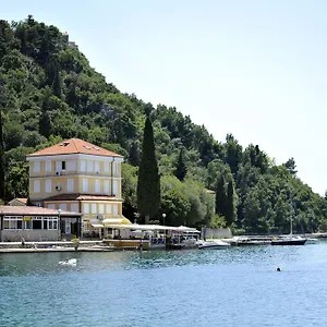 Oda ve Kahvaltı Eva, Omišalj